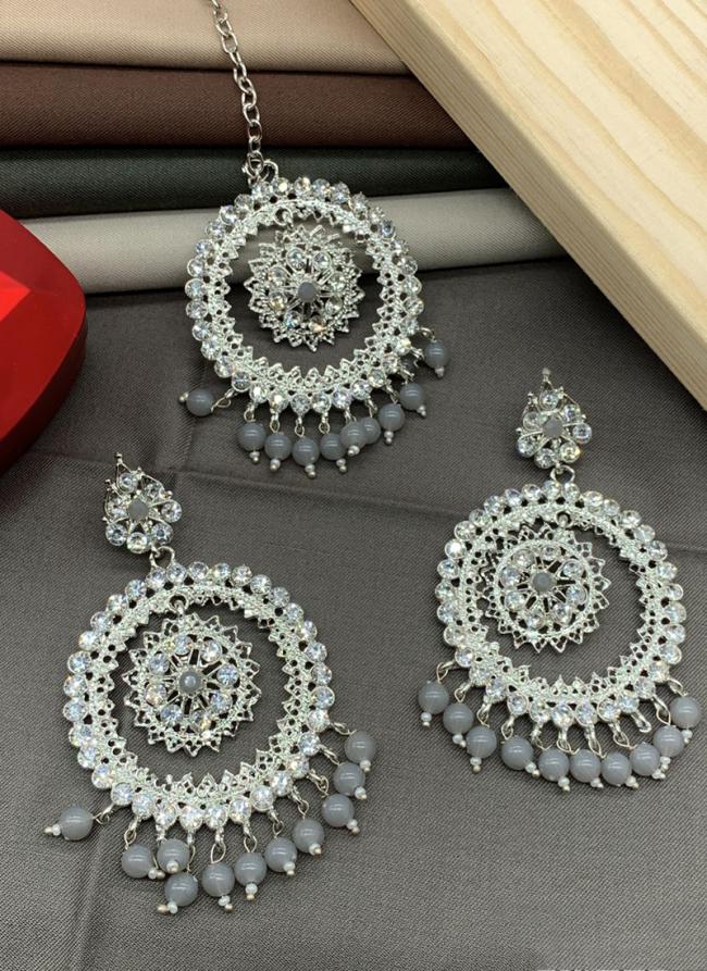 Grey Stone Earrings With Maang Tikka